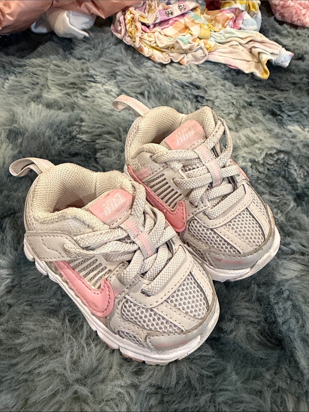 Nike Toddler White and Pink Mesh Athletic Sneakers